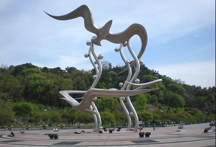 制作不銹鋼雕塑的流程有哪些？其加工的注意事項(xiàng)你了解嗎？